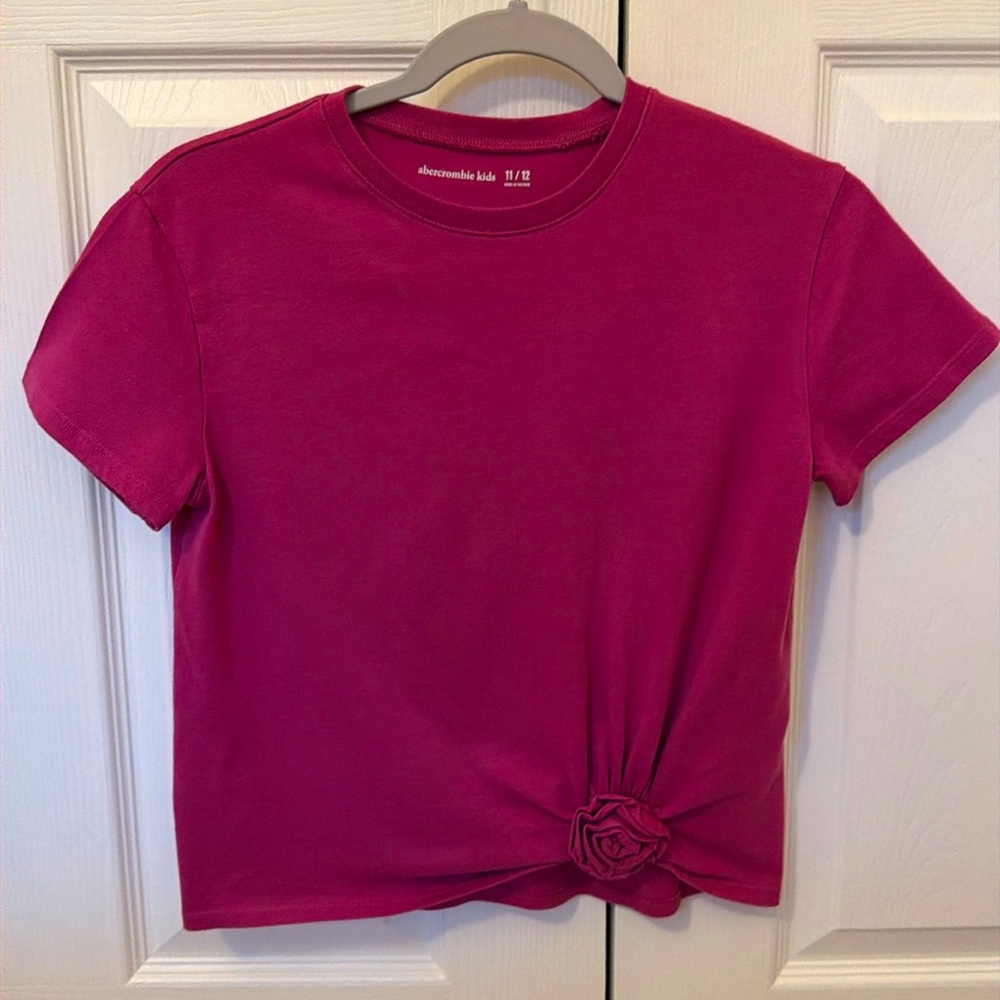 Abercrombie kids fuchsia tee with gathered hem and rose detail size 11/12